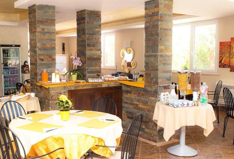 Hotel Villa Aurora Латина Экстерьер фото
